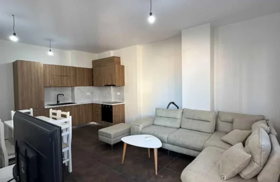 Apartament i ndritur me pamje mbi Durrës