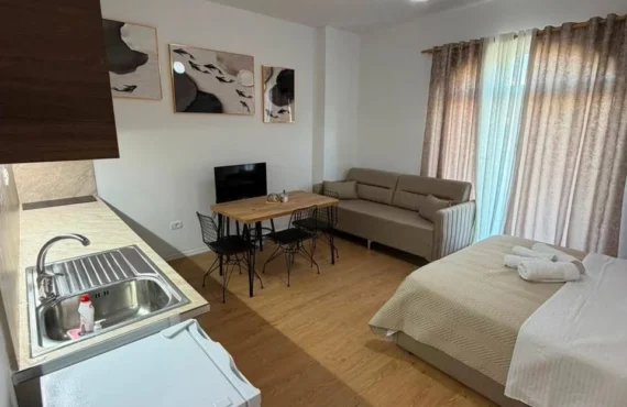 Studio kompakte me tarracë dhe vend parkimi personal