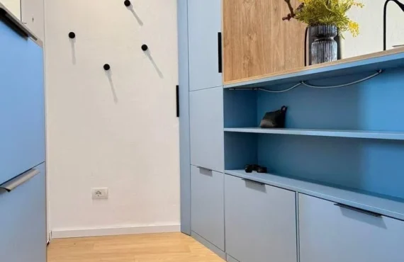 Studio funksionale me depo në Durrës — gati për t'u vendosur