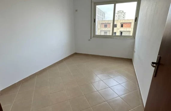 Apartament i ndriçuar me pamje deti dhe jetesë të rehatshme