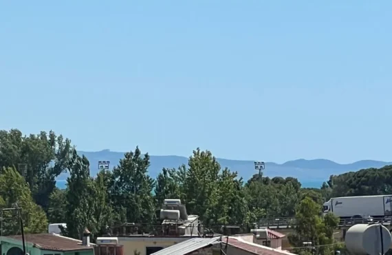 Appartamento con tre camere e vista mare aperta