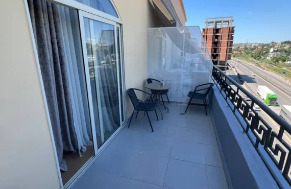 Studio kompakte me tarracë dhe vend parkimi personal